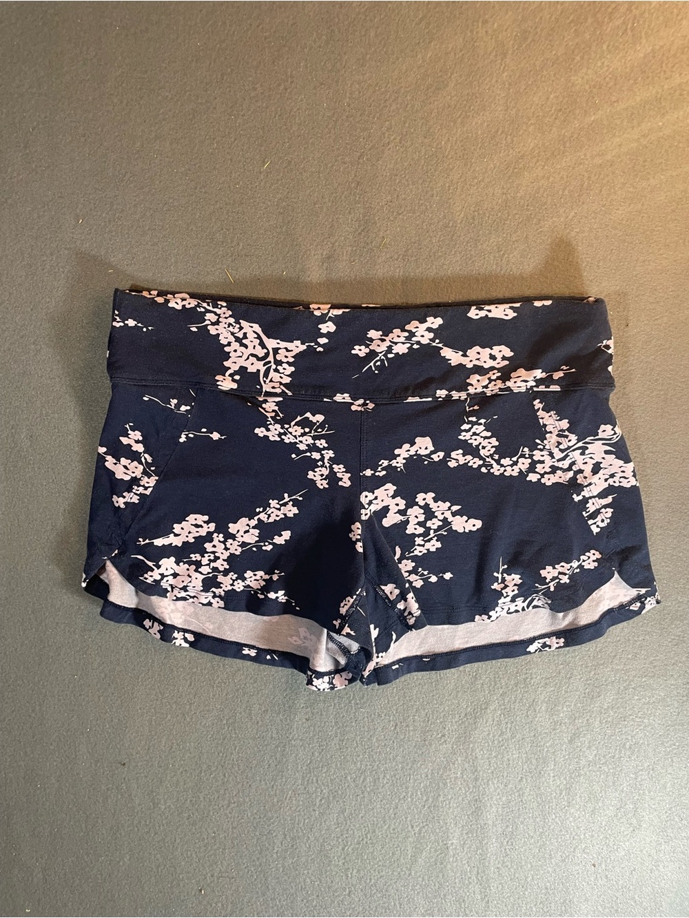 Dagsmejin Navy Floral  Shorts and shirt set 
Small shorts
XS top
